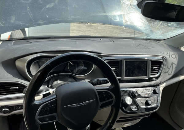 Chrysler Pacifica cena 58900 przebieg: 131000, rok produkcji 2020 z Warszawa małe 46